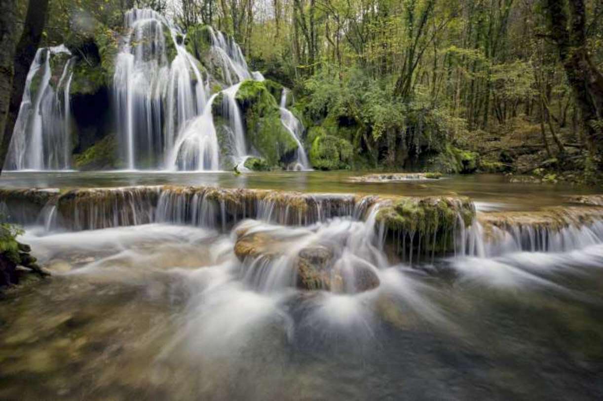 * A  Glass Cuttingboard Trivet Waterfall